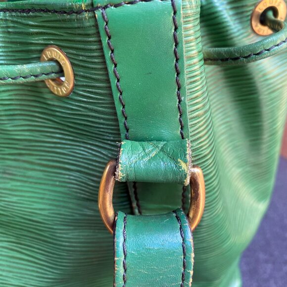 Vintage LV Epi Leather Petit Noe Borneo Drawstring Shoulder Bucket Bag - Picture 4 of 16